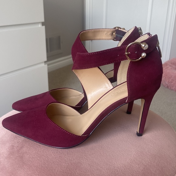 Burgundy Heels with Gold & Pearl Detailing - Picture 4 of 7